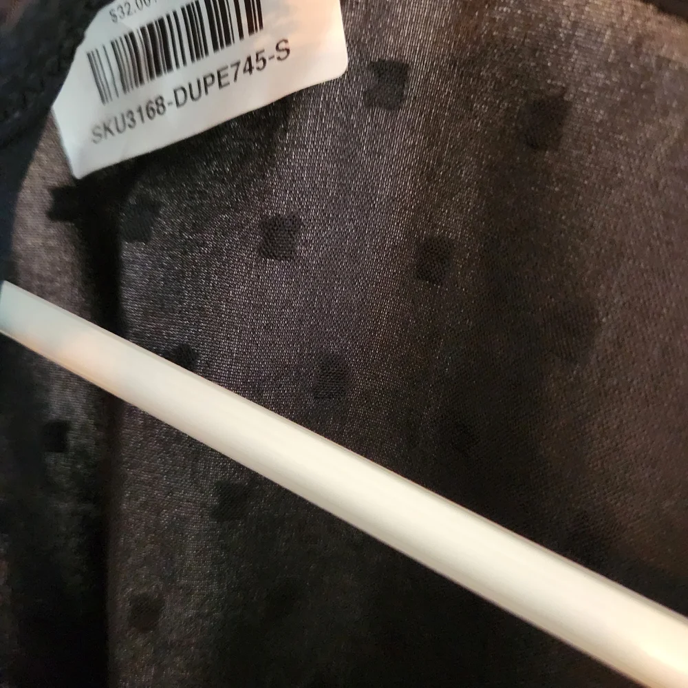 (4 For $20)Wonens Black Blouse with Lace Cap Sleve Stylish Buttons.  Size SP. - Picture 4 of 5